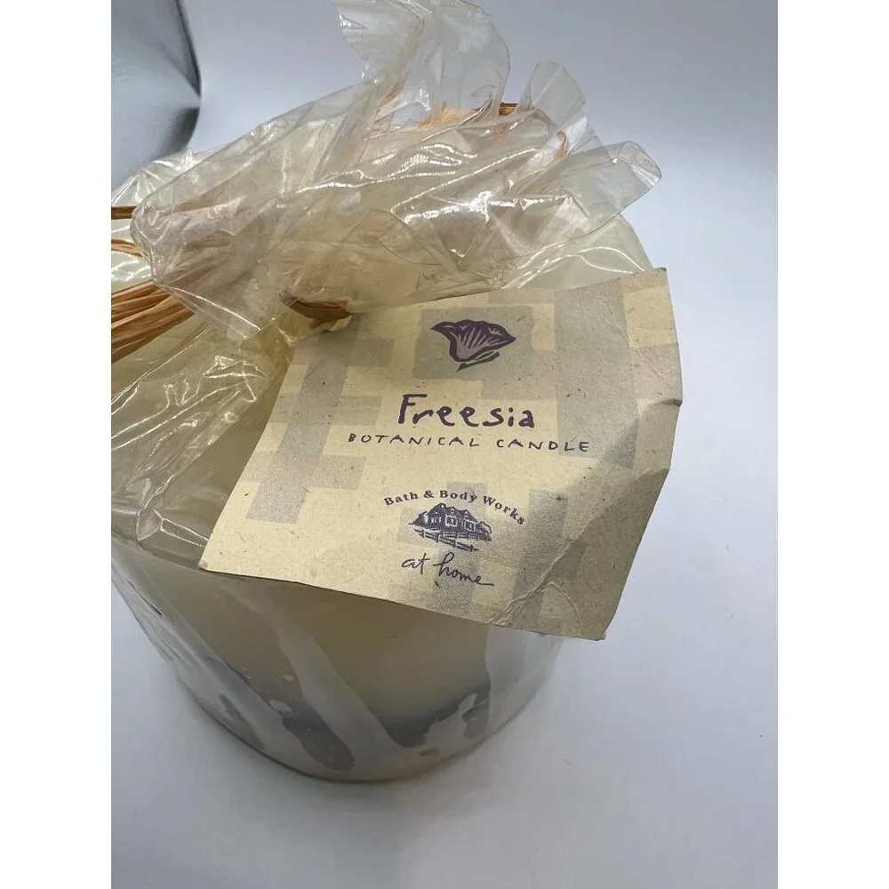 Vintage Bath And Body Works At Home 'Freesia' 4" x 4" Sealed Large Candle‎ NOS - Picture 6 of 8
